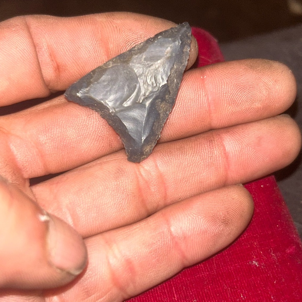 Authentic Black Arrowhead Found At Tennessee River - image 2